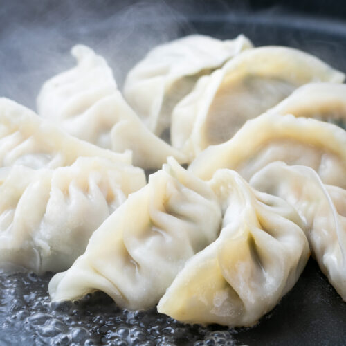 焼き上げた餃子のイメージ