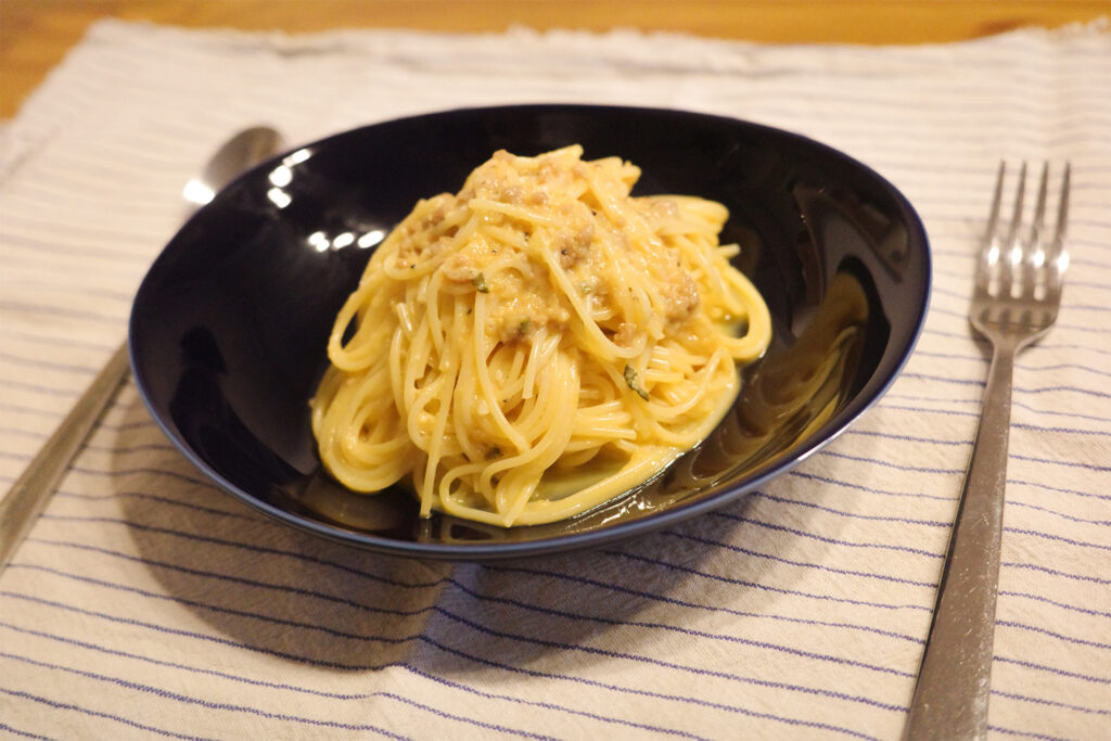 スパム風餃子味を使ったカルボナーラ風パスタ